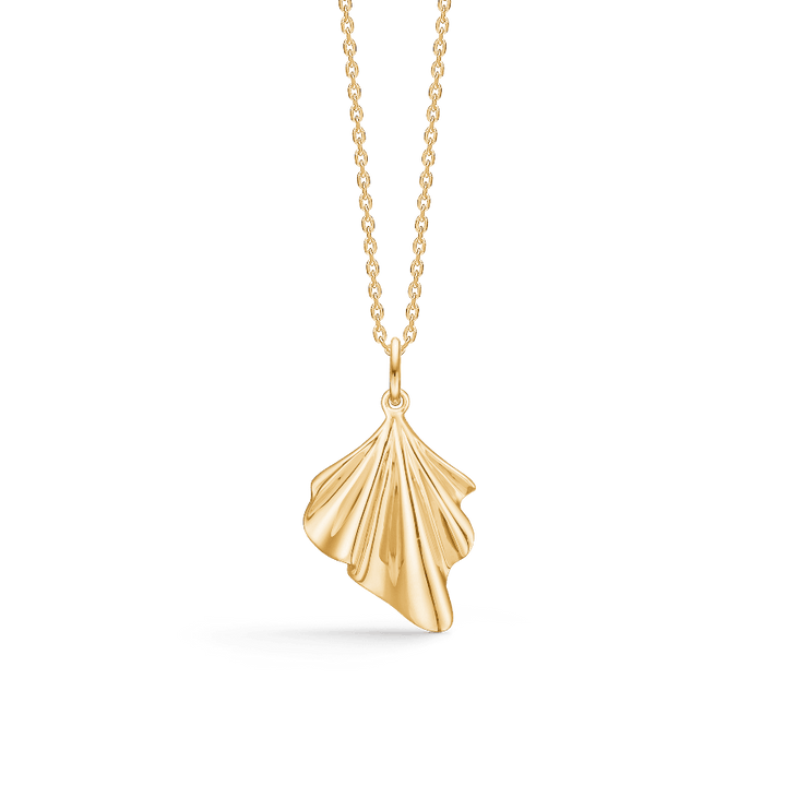 Mads Z 14kt fluwelen hanger in helder goud aan ketting, organisch gevormd. Model 1530188-1.