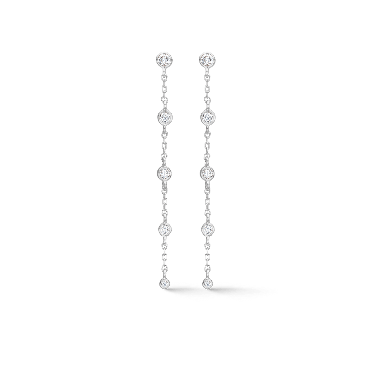Mads Z Endless Allure zilveren oorbellen met witte topaas in elegant kettingdesign, Model 2116147-1