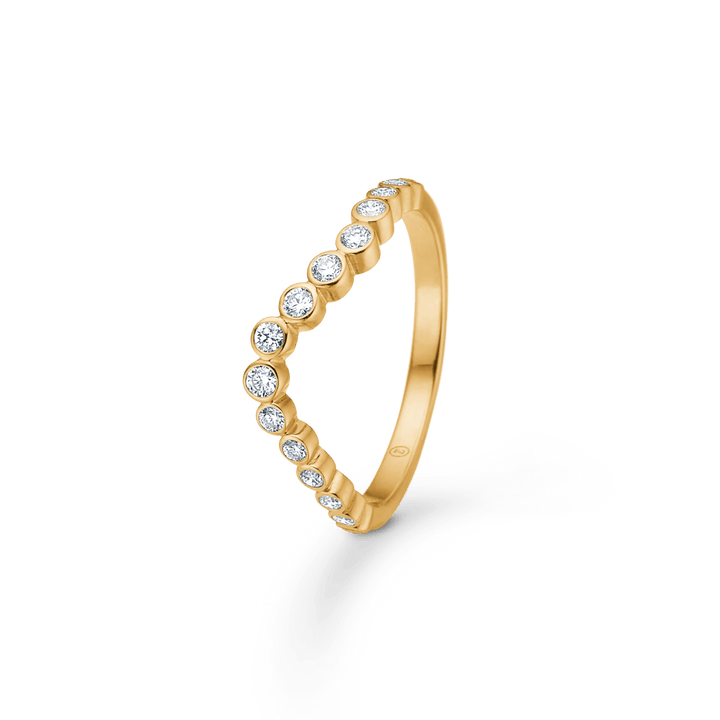 mads-z-freya-14kt-gouden-ring-wave-0-28ct-w-si gezien als slanke golvende gouden ring met ronde diamanten, Model 1541177-001