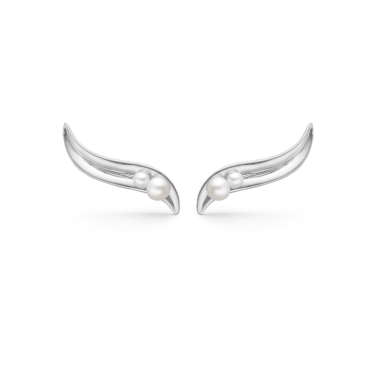 Mads Z Silver Morning Dew Earrings worden weergegeven als een paar gebogen zilveren oorbellen met pareldetails, model 2113087-1.