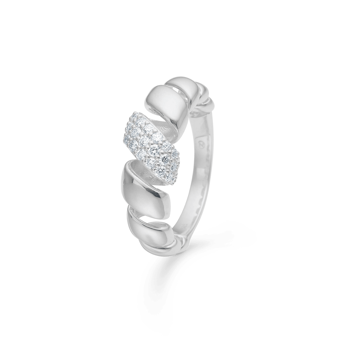 Mads Z Swirl zilveren ring met witte topaas, elegant golvend design en glanzend oppervlak. Model 2146159-001-1