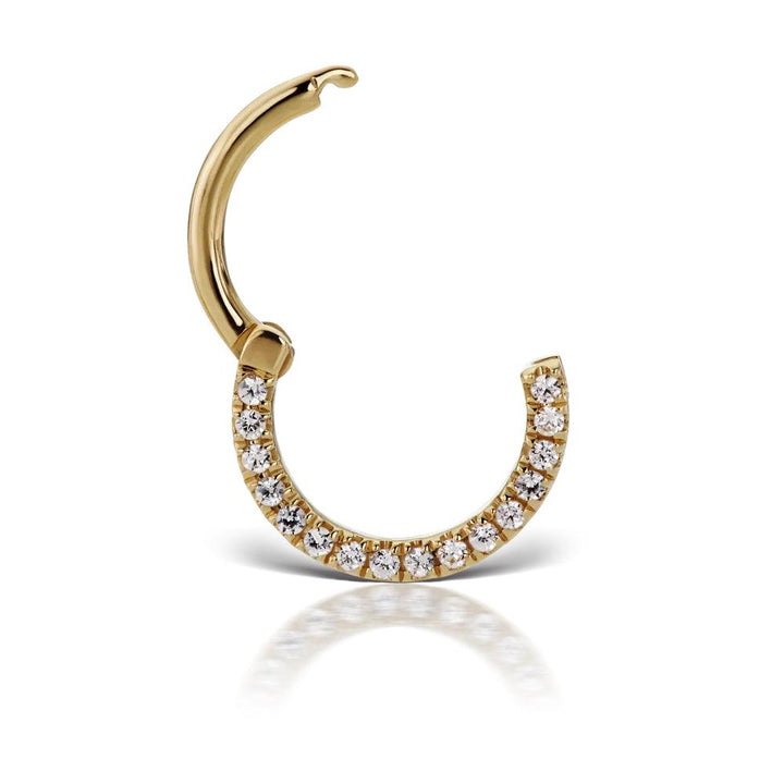Maria Tash 18kt Diamond Horizontal Eternity Hoop in goudkleurig metaal met ronde diamanten. Model xethd-yg-d65-g16-001-2.