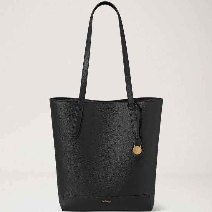 Mulberry A4 North South Shopper Small Classic Grain Black toont een elegante zwarte schoudertas van structuurleer. ModelHH9846205A100
