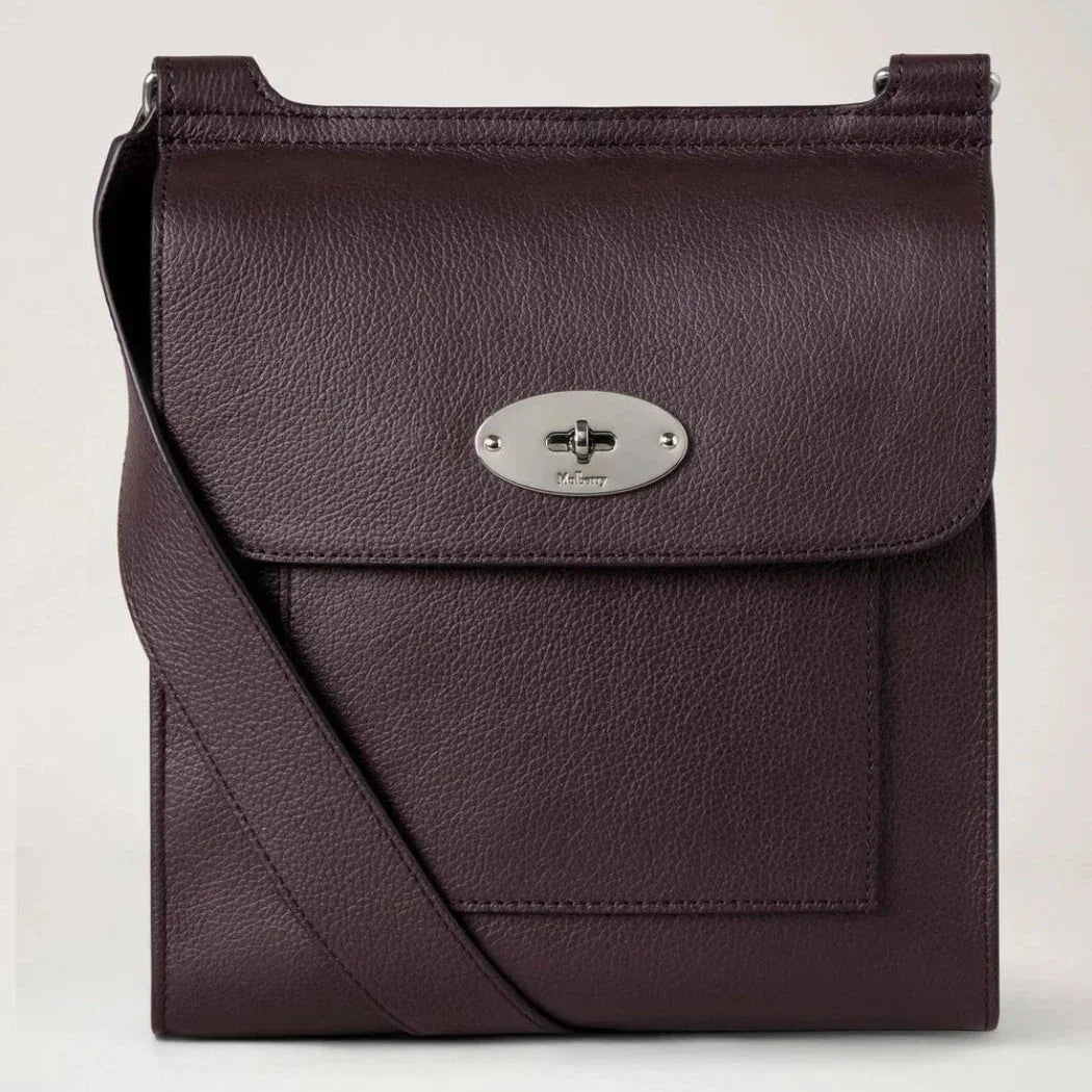 Mulberry Antony Kleine Classic Grain Ebony schoudertas van donkerbruin leer, vooraanzicht. ModelHH9364/205A110
