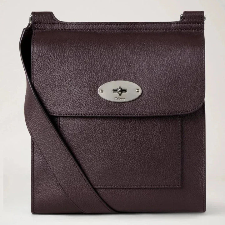 Mulberry Antony Kleine Classic Grain Ebony schoudertas van donkerbruin leer, vooraanzicht. ModelHH9364/205A110
