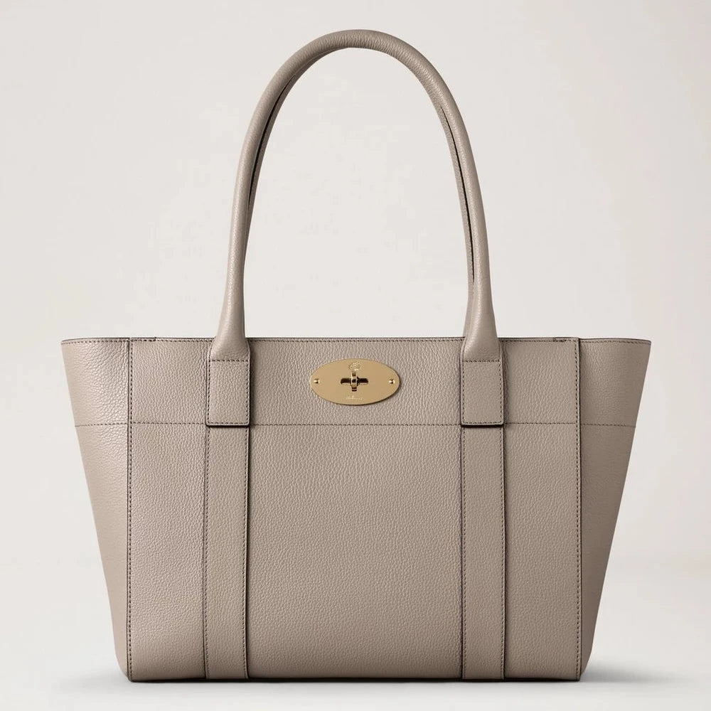 Mulberry Bayswater 9 to 5 Small Classic Grain Cashmere Taupe, elegante handtas in lichtgrijs leer met gouden gesp. ModelHH9831205F924
