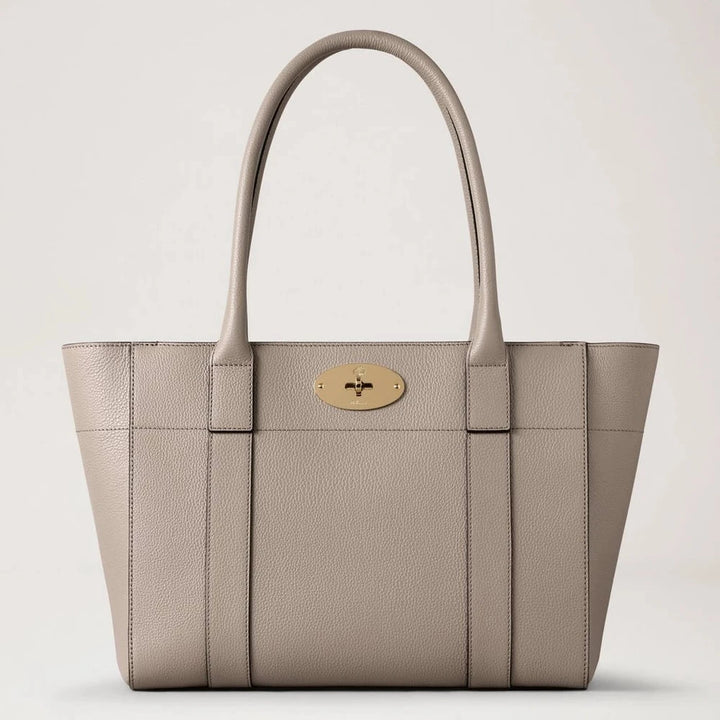 Mulberry Bayswater 9 to 5 Small Classic Grain Cashmere Taupe, elegante handtas in lichtgrijs leer met gouden gesp. ModelHH9831205F924