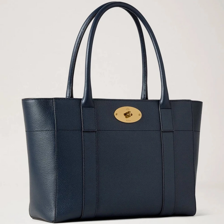 Mulberry Bayswater 9 To 5 Small Classic Grain Night Sky handtas in donkerblauw leer met gouden sluiting, model HH9831/205U888.