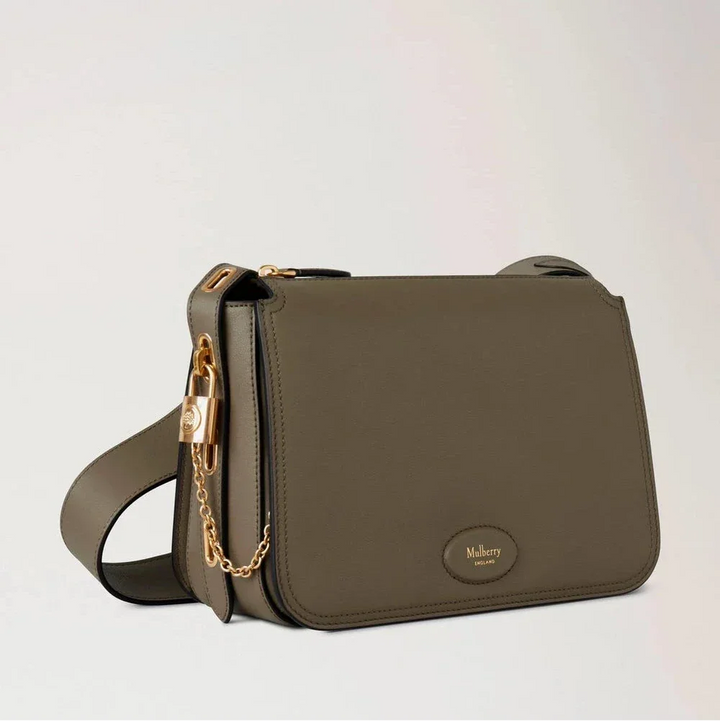 Mulberry Billie Linen Green Micro Classic Grain schoudertas van groen leer met gouden details. ModelHH9260587R563