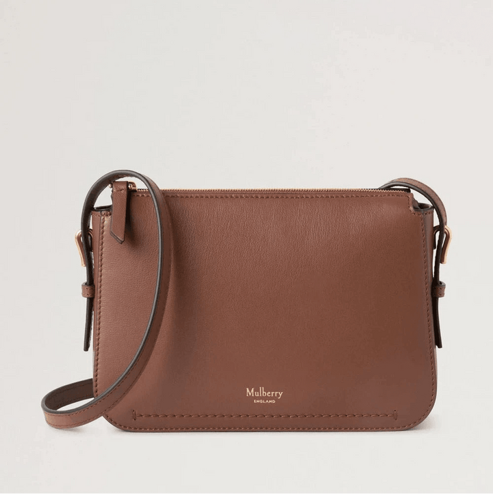 Mulberry Clovelly Pouch Micro Classic Grain Bright Oak, klein bruin schoudertasje van glad leer. ModelRL8729587G222