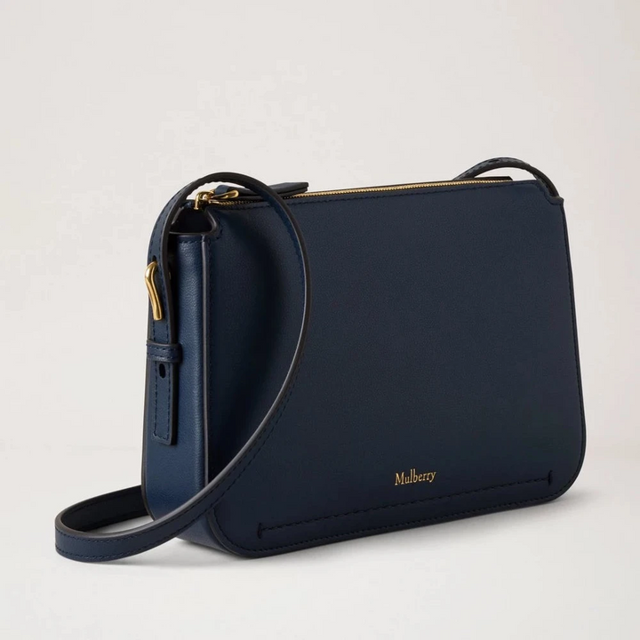 Mulberry Clovelly Pouch Micro Classic Grain Night Sky in donkerblauw leer met verstelbare riem. ModelRL8729587U888.