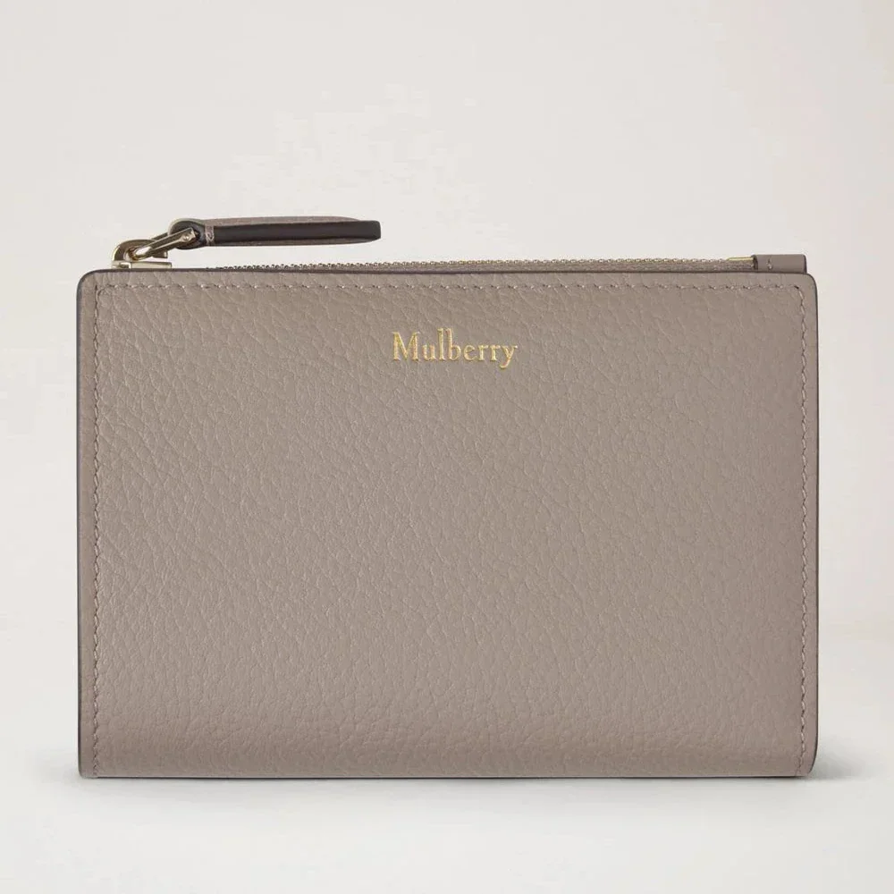 Mulberry Continental tweevoudige portemonnee met ritssluiting van kasjmier taupe leer, vooraanzicht. ModelRL8045205F924.