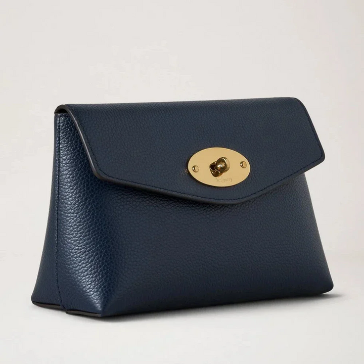 Mulberry Darley Cosmetisch etui Night Sky Small Classic Grain in donkerblauw leer met gouden details. ModelRL5077/205U888