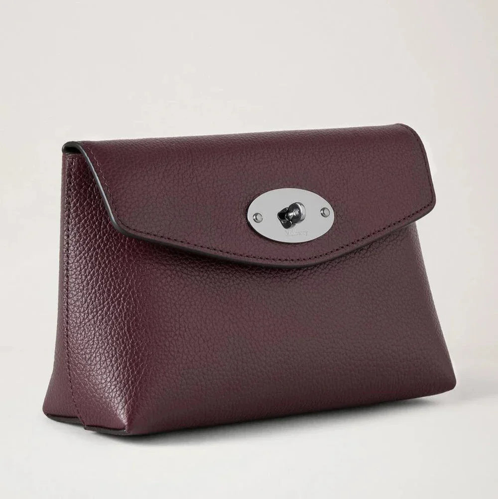 Mulberry Darley Cosmetisch etui Small Classic Grain Black Cherry in donkerrood leer met zilverkleurig slot, model rl5077205k560