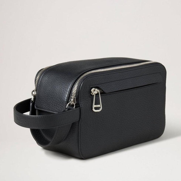 Mulberry Wash Case met dubbele ritssluiting van zwart generfd leer, detail met ritssluiting en handvat. ModelRL7308736A100
