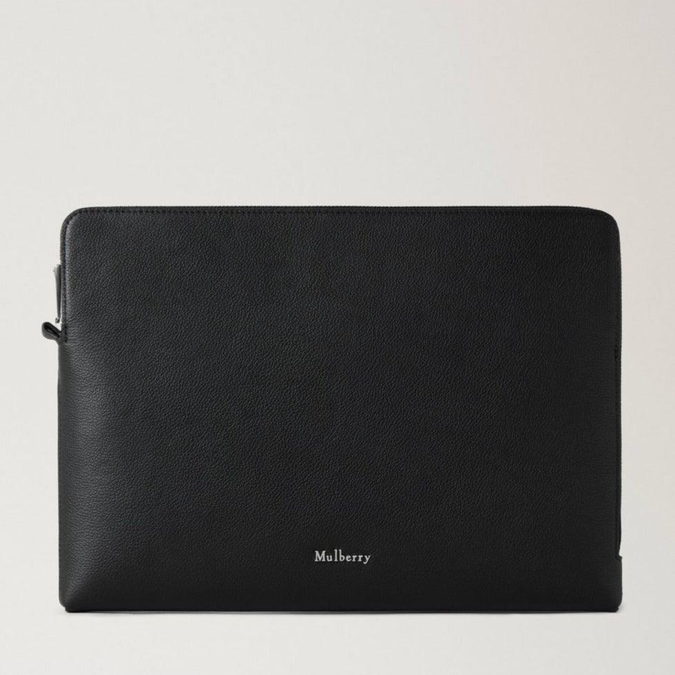 Mulberry De Farringdon Tech Folio Small Pebble Grain toont een elegante zwarte map van generfd leer. ModelRL8272645A100.