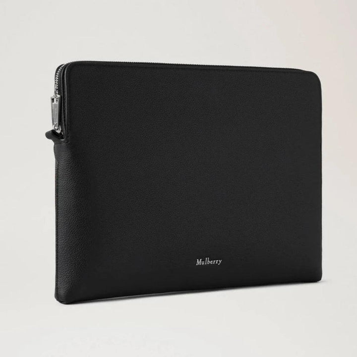 Mulberry Farringdon Tech Folio Small Pebble Grain in zwart leer met zilveren ritssluiting. ModelRL8272645A100