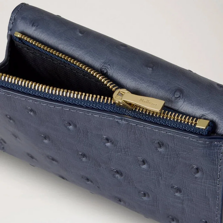 Mulberry Opgevouwen Multicard Portemonnee Struisvogel Stormachtig Blauw in reliëfleer met ritsvak, model RL8946738U918.