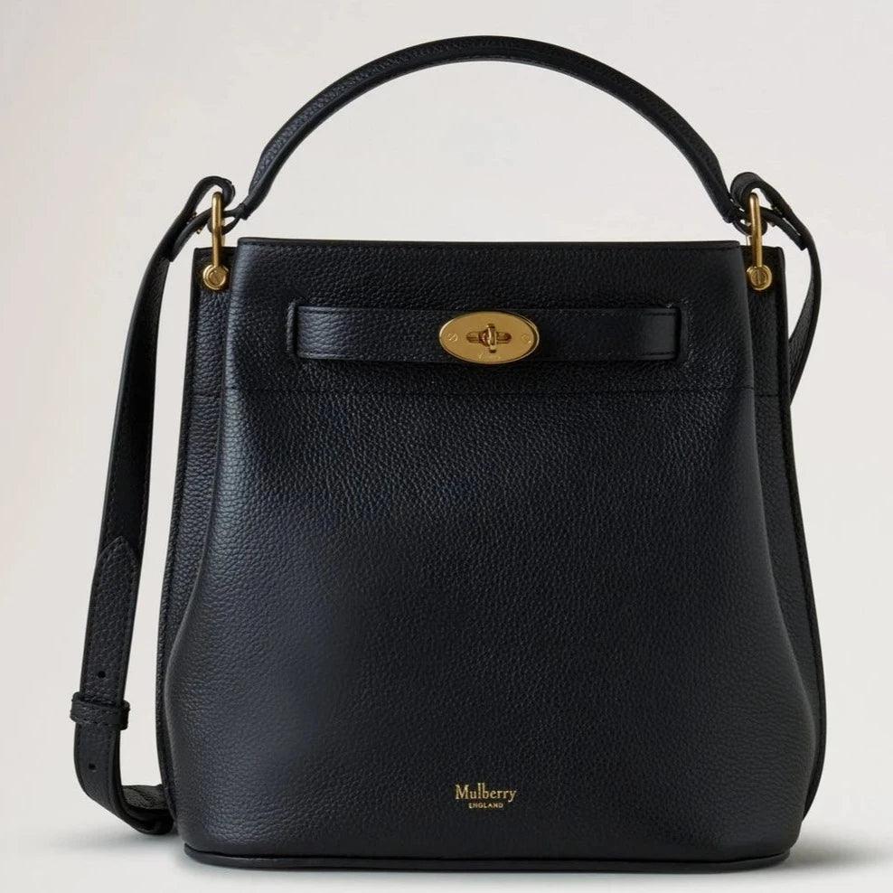 Mulberry Islington Bucket Small Classic Grain Black toont een elegante zwart leren tas met gouden gesp. ModelHH9390205A100.