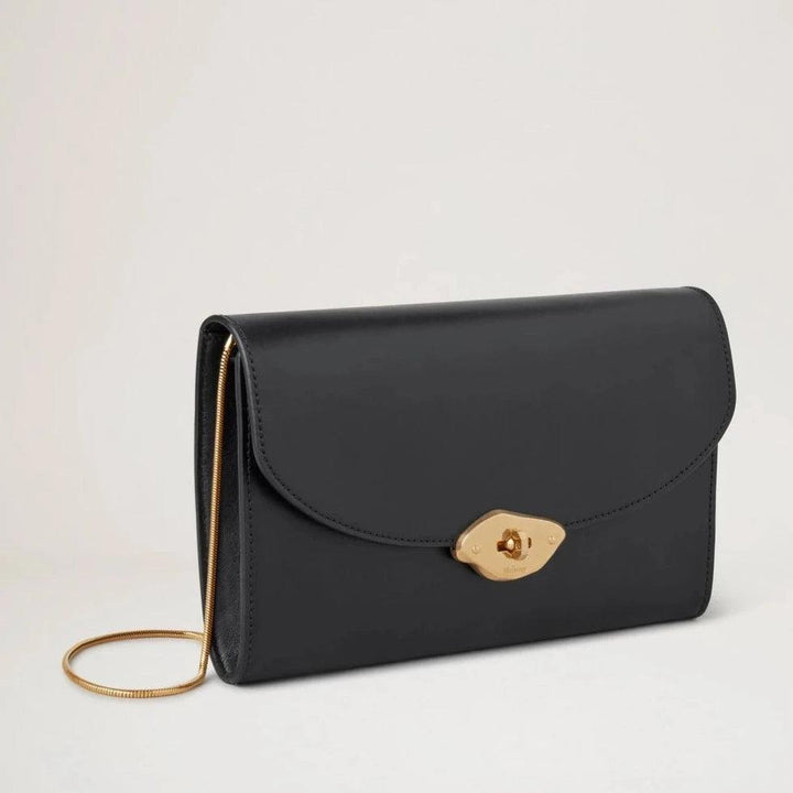 Mulberry Lana Clutch Hoogglans Leer Zwarte elegante clutch in zwart leer met gouden ketting en sluiting, Model RL8043-615A100.