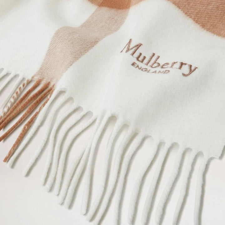 Mulberry Grote geruite merinowollen sjaal van lichtbeige en witte geruite wol, franjes en een geborduurd logo. ModelVS4295889E640.