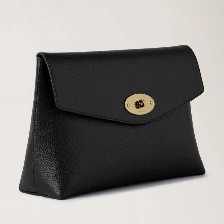 Mulberry Groot Darley Cosmetisch etui Zwart Small Classic Grain met zwart structuurleer en goudkleurige sluiting. ModelRL8849/205A100