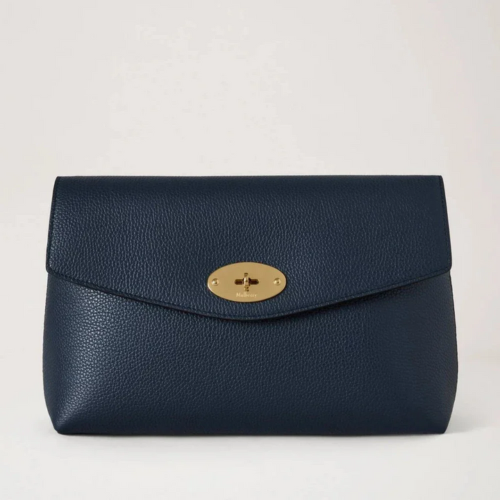 Mulberry Groot Darley Cosmetisch etui Night Sky Small Classic Grain in donkerblauw leer met gouden gesp. ModelRL5078205U888