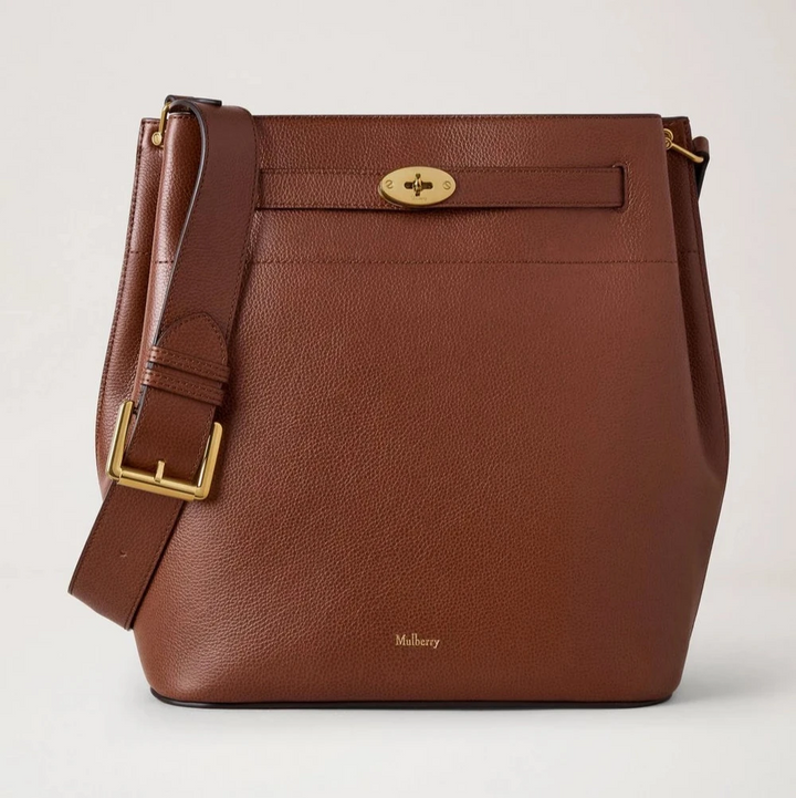 Mulberry Groot Islington Bucket Small Classic Grain Two Tone Oak toont een ruime bruin leren tas met verstelbare schouderband, model HH9826552G110.