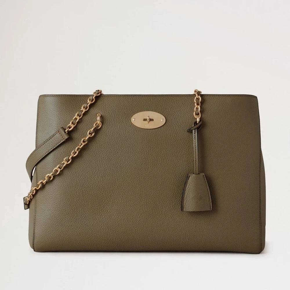 Mulberry Lily Chain Tote Small Classic Grain Linnen Groen gezien vanaf de voorkant met goudkleurige kettingband en leren details. ModelHH9576-205R563.