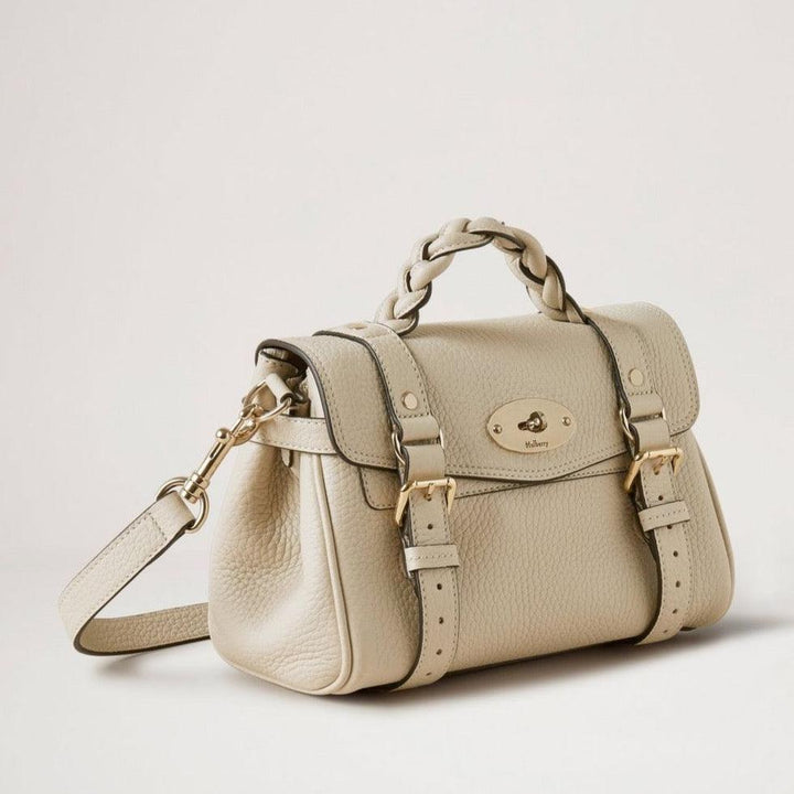 Mulberry Mini Alexa Chalk, klein zandkleurig leren tasje met gevlochten handvat en gouden details. ModelRL6595736W160