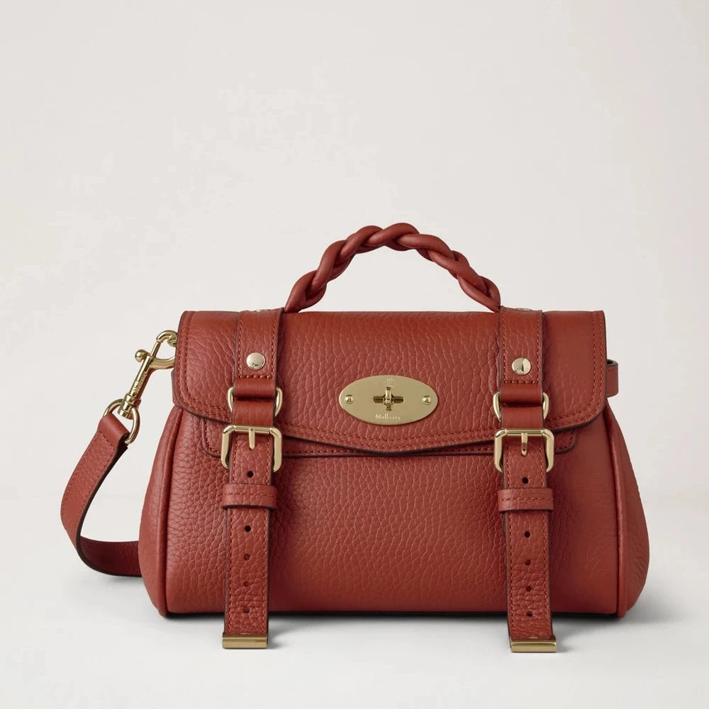 Mulberry Mini Alexa Heavy Grain Rust toont een kleine crossbodytas in roestrood leer met vlechtdetail, model RL6595736L190.