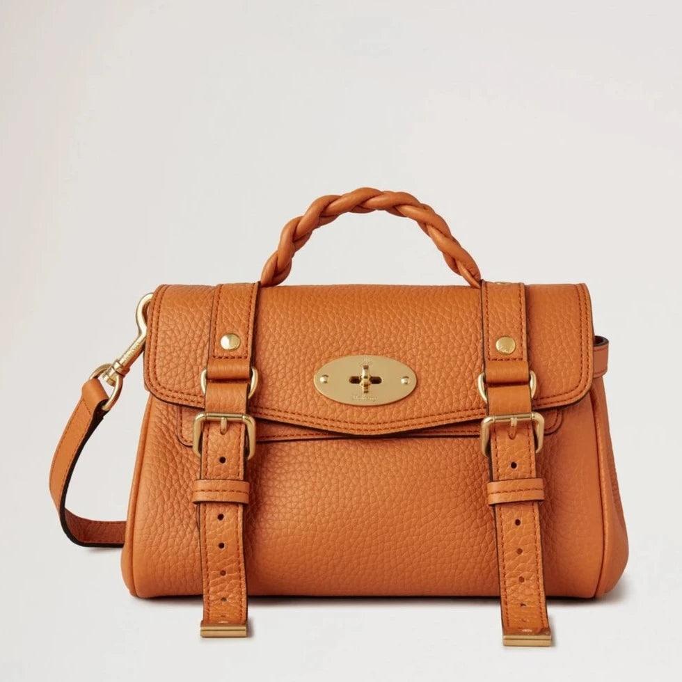 Mulberry Mini Alexa Heavy Grain Sunset, kleine schoudertas van donkeroranje leer met vlechtdetail op het handvat. Modelrl6595736n691