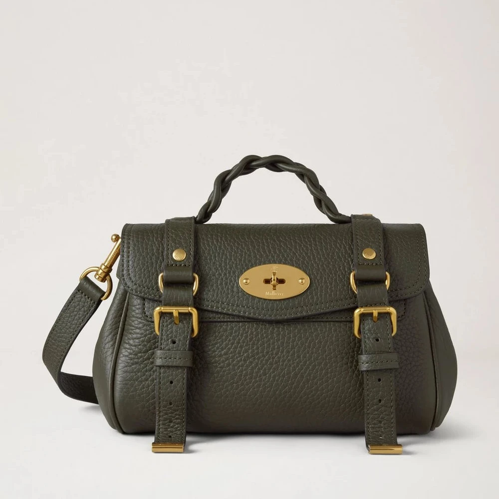 Mulberry Mini Alexa Juniper Green Heavy Grain toont een kleine, groene leren tas met gevlochten handvat en gouden metalen details. ModelRL6595736Q749.