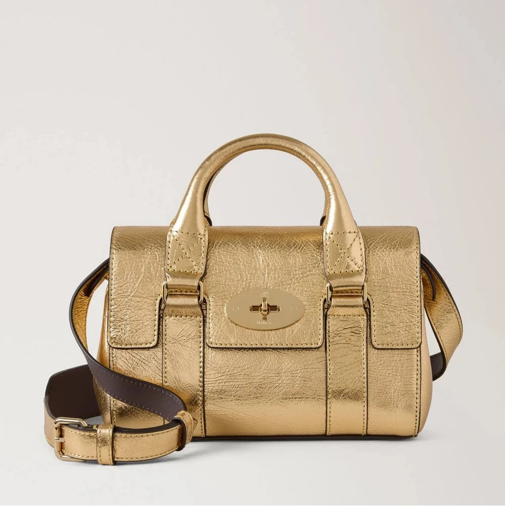 Mulberry Mini-erfgoed Bayswater Metallic Somerset Gold toont een kleine handtas met schouderband in glanzend goud, model RL8918757Z098.
