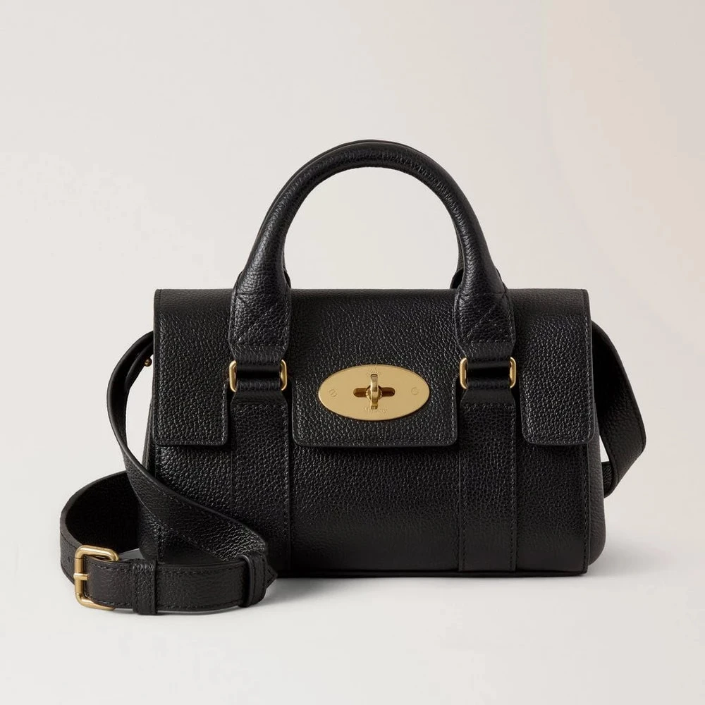 Mulberry Mini-erfgoed Bayswater Small Classic Grain Black toont een elegante zwarte handtas van reliëfleer met een gouden gesp. ModelRL8928205A100.