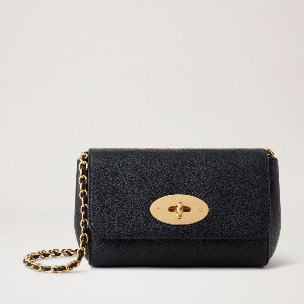 Mulberry Mini Lily Glossy Goat Black, klein zwart leren schoudertasje met gouden kettingband en details. ModelRL7943874A100
