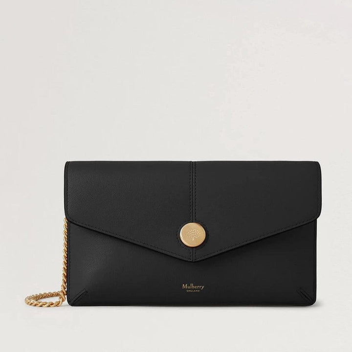 Mulberry Drukknoop Pochette aan ketting Zwart Micro Classic Grain met ketting in goud en ronde druksluiting. ModelRL8708587A100