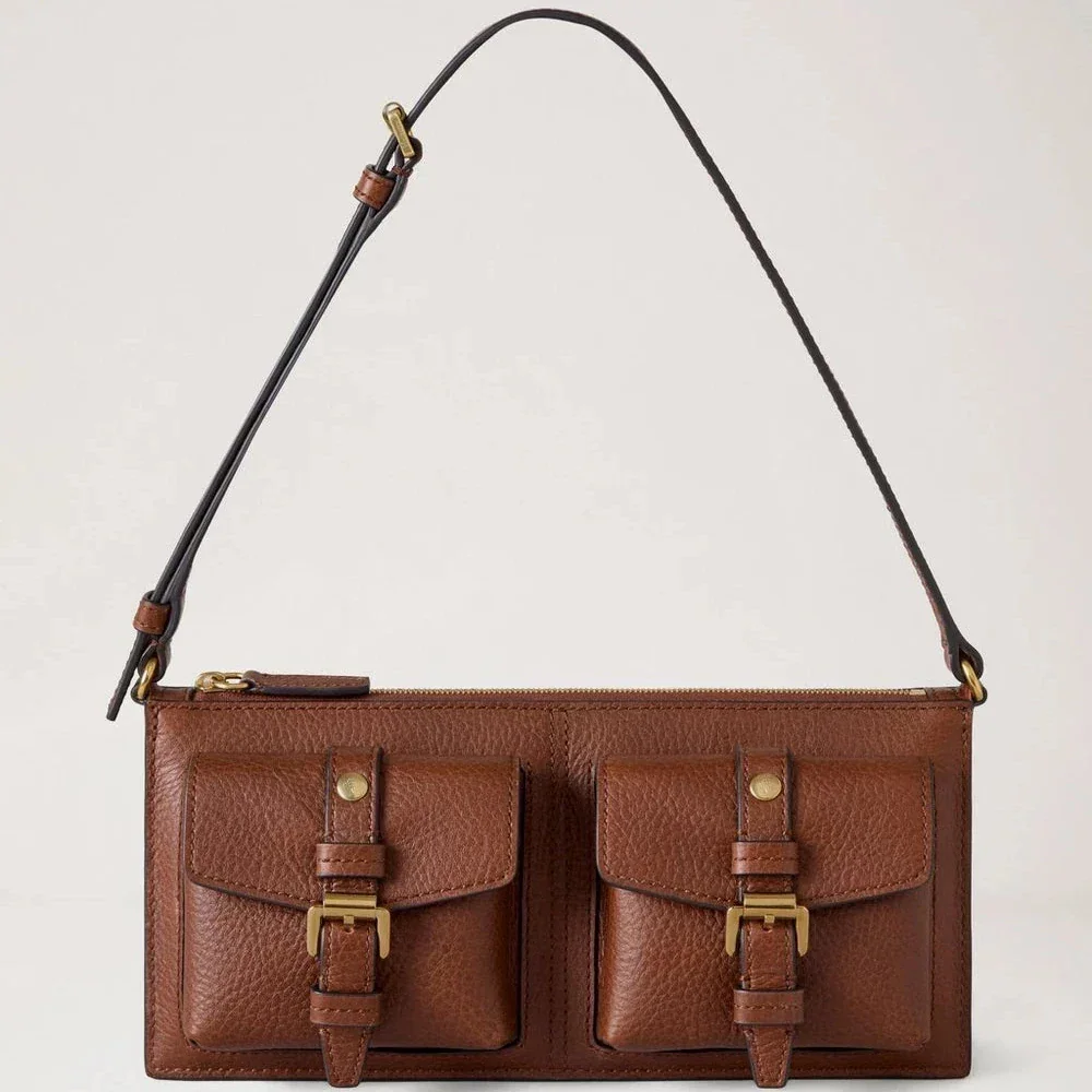 Mulberry Roxanne mini-schoudertas Heritage NVT Oak toont een bruinleren schoudertas met twee voorvakken en gouden gespen. ModelRL8902730G110.