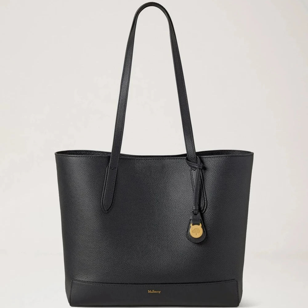 Mulberry Shopper Black Small Classic Grain in zwart leer met lang hengsel en gouden hanger. ModelHH9833205A100