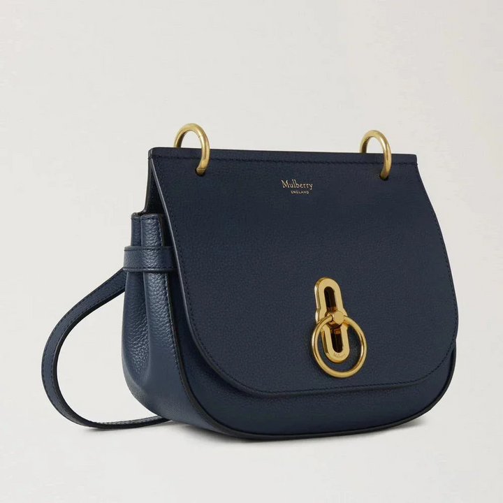 Mulberry Kleine Amberley Satchel Small Classic Grain Night Sky van gestructureerd donkerblauw leer met gouden details. ModelHH4966205U888