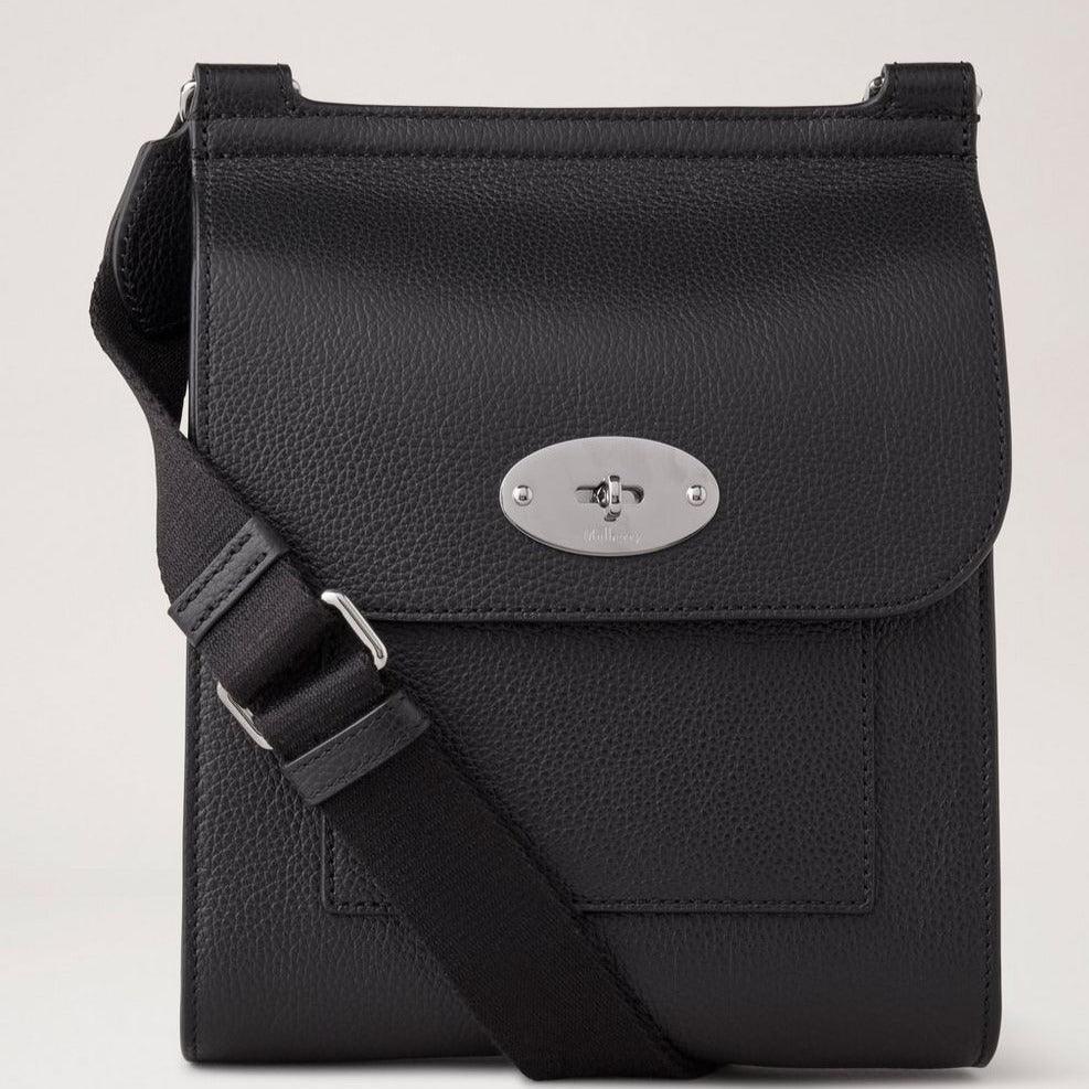 Mulberry Klein Antony Small Classic Grain Black Silver Tone met verstelbare riem, zwart leer en zilveren details. ModelHH9190205A100