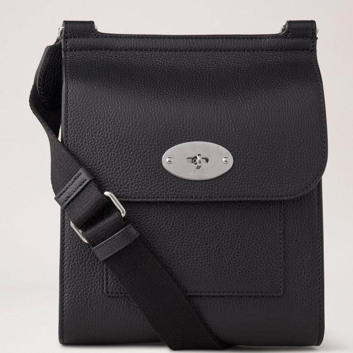 Mulberry Klein Antony Small Classic Grain Black Silver Tone met verstelbare riem, zwart leer en zilveren details. ModelHH9190205A100