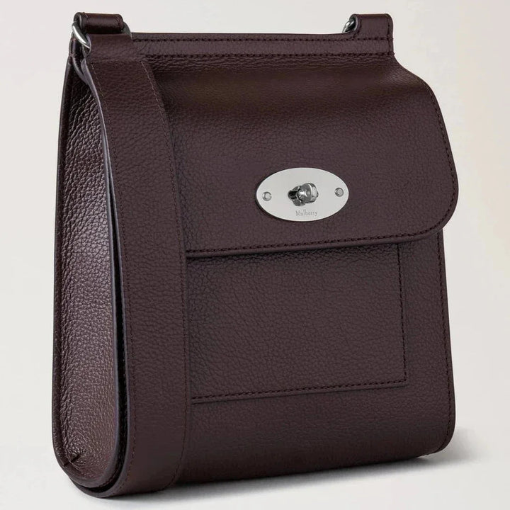 Mulberry Klein Antony Small Classic Grain Ebony in donkerbruin leer met zilveren gesp. ModelHH9365205A110.