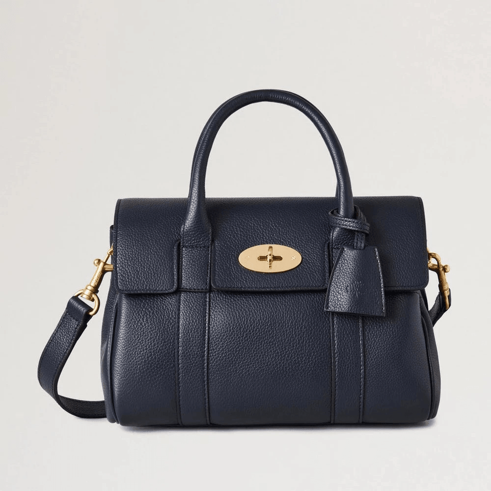 Mulberry Klein Bayswater Satchel Night Sky toont een donkerblauwe leren tas met gouden gesp, model HH9216205U888.