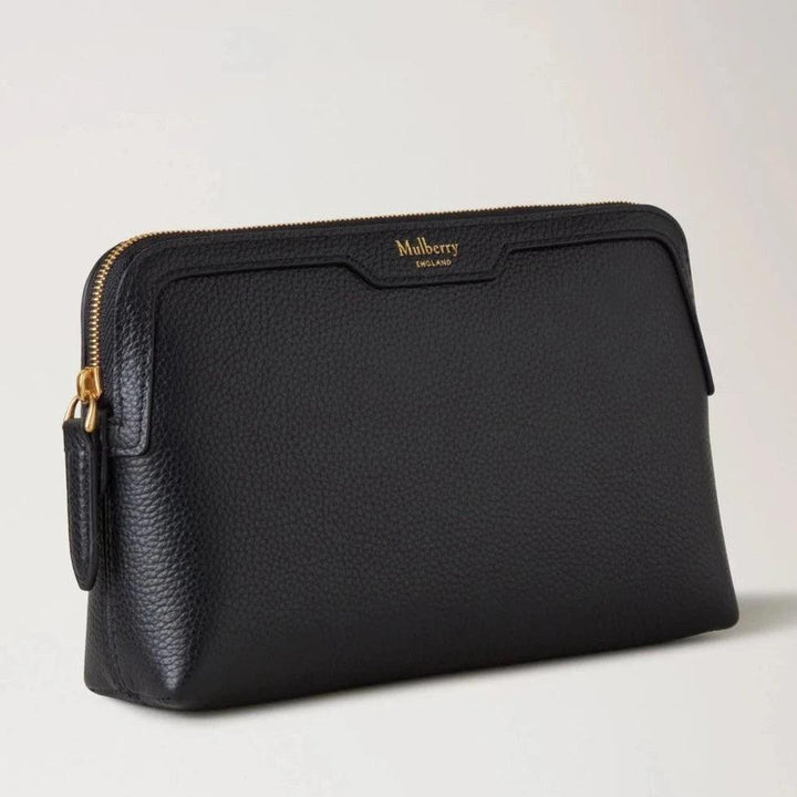 Mulberry Klein make-uptasje van zwart leer met gouden details, model RL8322205A100.