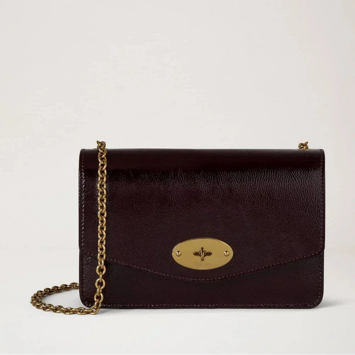 Mulberry Klein Darley Diep Aubergine lak glanzende kleine schoudertas in donkerpaars met kettingriem, model RL8922737V697.