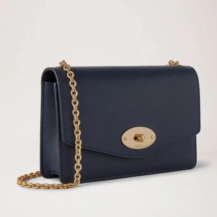 Mulberry Klein Darley Night Sky Small Classic Grain handtas in donkerblauw leer met gouden ketting, model RL7791205U888.