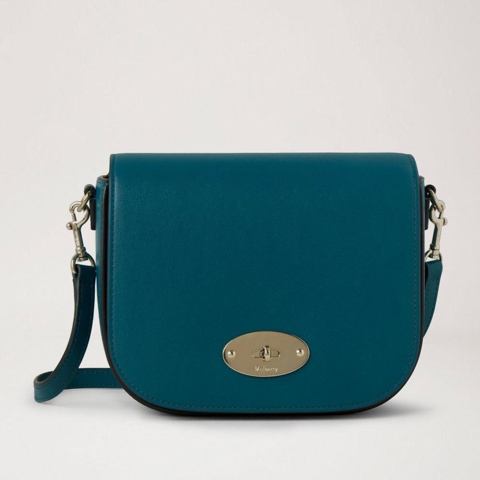 Mulberry Klein Darley Satchel Micro Classic Grain Titanium Blue toont een elegante blauwleren schoudertas met metalen gesp, model RL7904587T622.