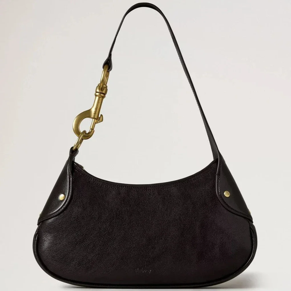 Mulberry Kleine Hackney Schoudertas Ebony Shiny Buffalo toont een donkere schoudertas van glanzend leer met gouden gesp. ModelRL8929726A110.