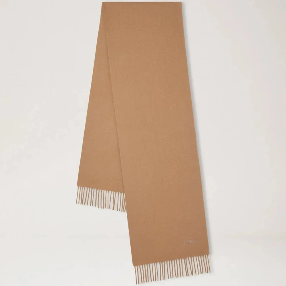 Mulberry Kleine effen merinowollen sjaal in camel, elegante effen sjaal met franjes. ModelVS4318946H150
